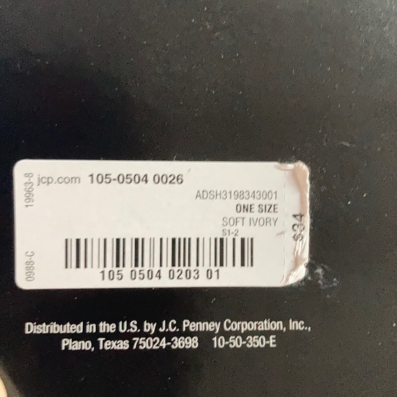 NWT hat and scarf bundle - Picture 3 of 6